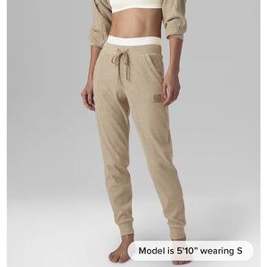 Alo yoga muse sweatpants xs